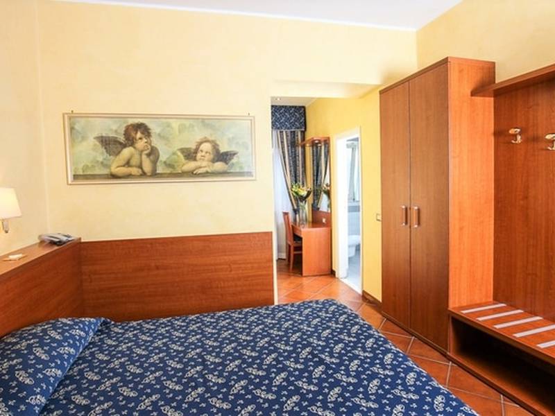 Junior Suite Double or Twin Room cloister view  Casa di Santa Francesca Romana Roma