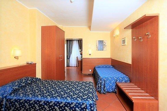 Junior Suite Triple vista Claustro  Casa di Santa Francesca Romana Roma Junior Suite Triple vista Claustro  Casa di Santa Francesca Romana Roma