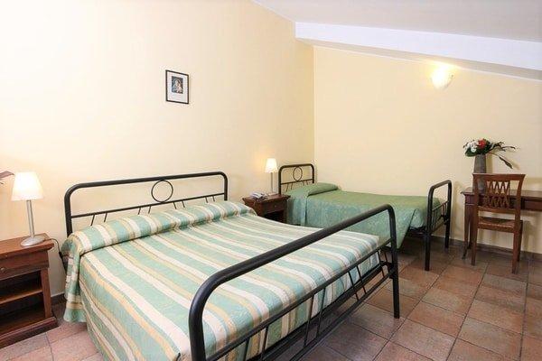 Habitación Triple Superior  Casa di Santa Francesca Romana Roma Habitación Triple Superior  Casa di Santa Francesca Romana Roma