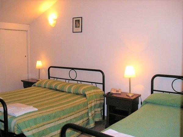 Habitación Triple Estándar  Casa di Santa Francesca Romana Roma Habitación Triple Estándar  Casa di Santa Francesca Romana Roma